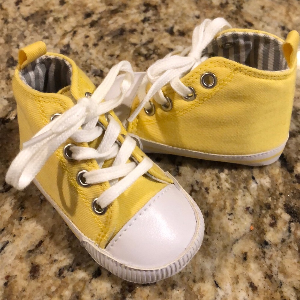 Gymboree infant chuck taylors